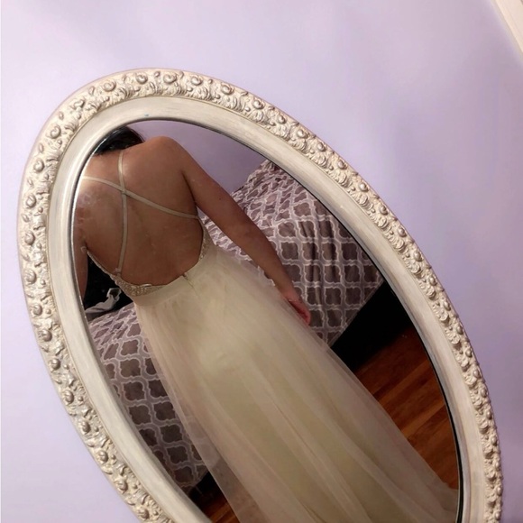 Long sheer ivory gown with lace bodice. - Picture 4 of 10